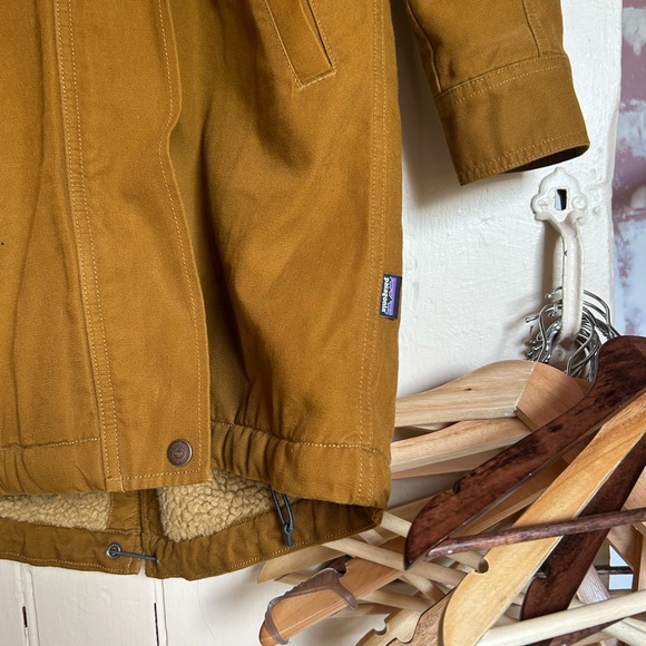 Patagonia Women's light brown hooded Jacket - Picture 5 of 5